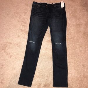New skinny Abercrombie jeans w/ rips on the knees